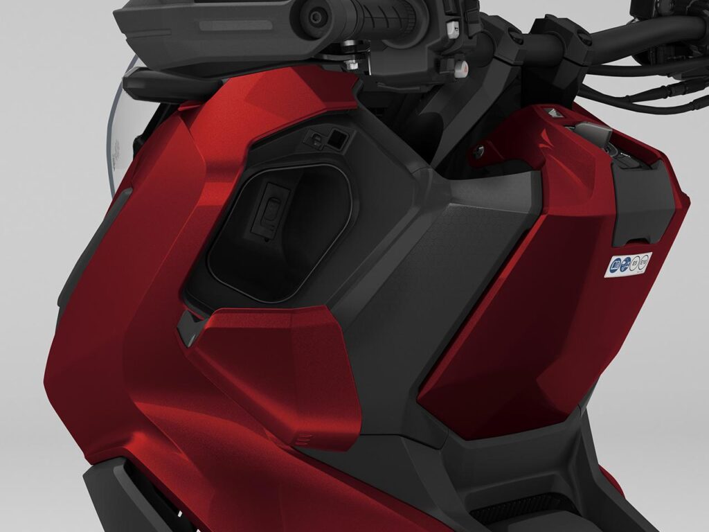 Hộc đựng đồ trước tích hợp cổng sạc USB loại C