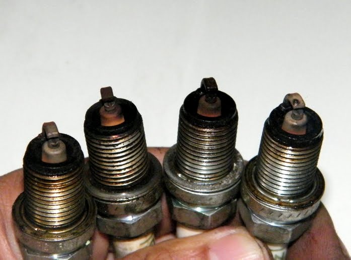 Kiểm tra lọc gió, bugi và hệ thống truyền động khi thay nhớt
