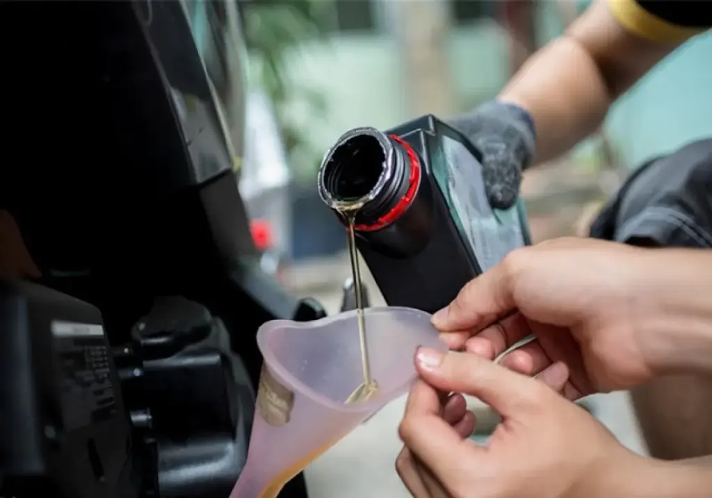 Bao lâu nên thay dầu nhớt một lần?